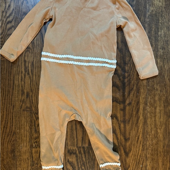 Pottery Barn Kid’s 12-18 month Gingerbread Christmas sleeper with hat - Picture 4 of 5